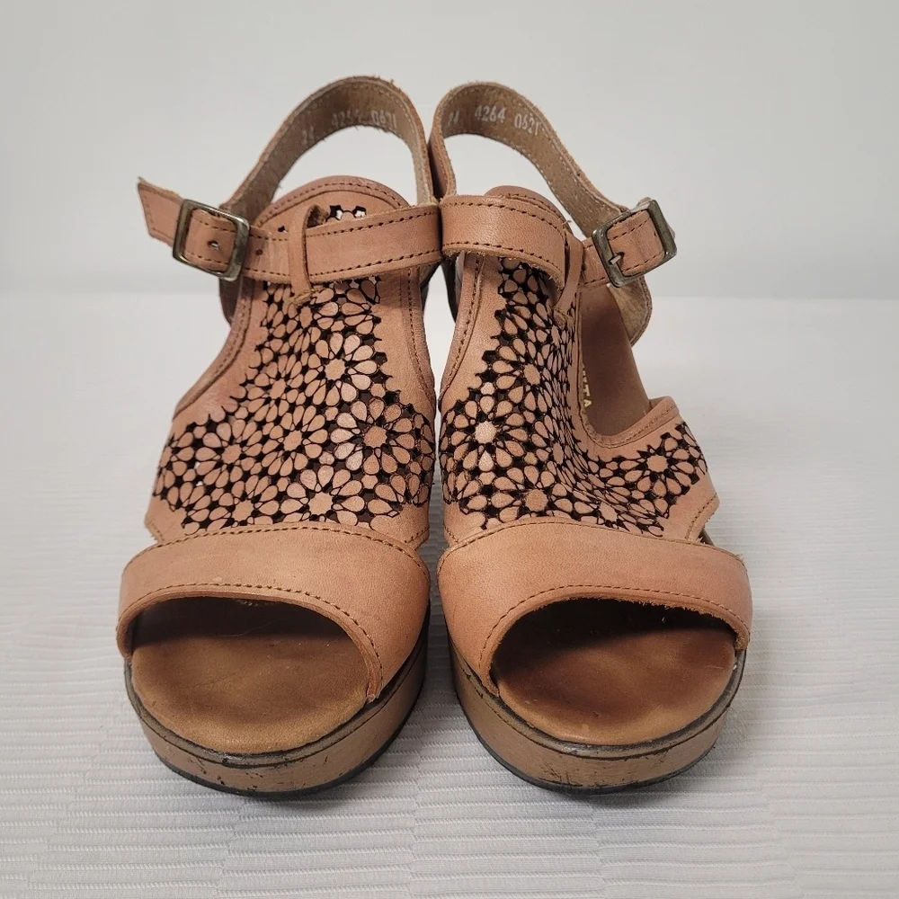 Mexicanita Hand Made Leather Floral Platform Sandals sz 7